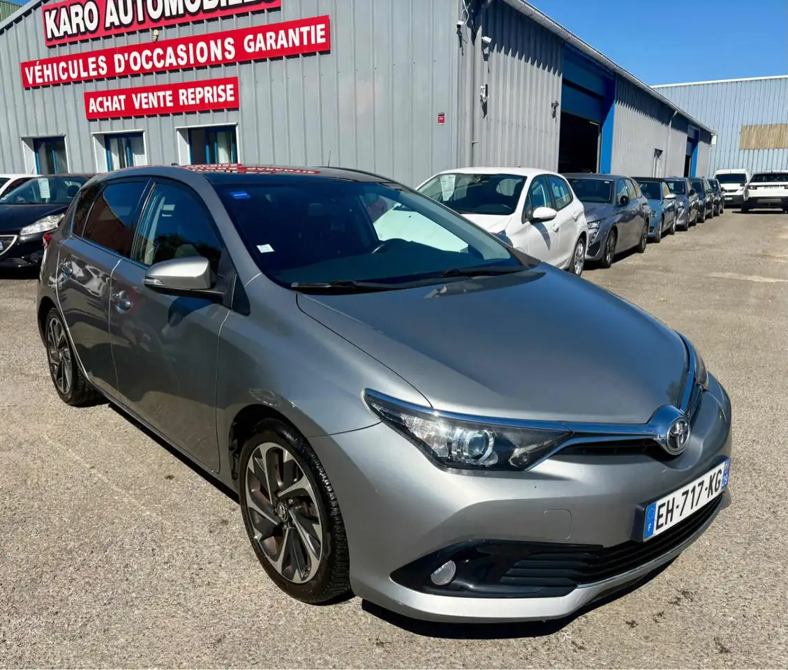 Toyota Auris 1.2 — photo 1 of 18