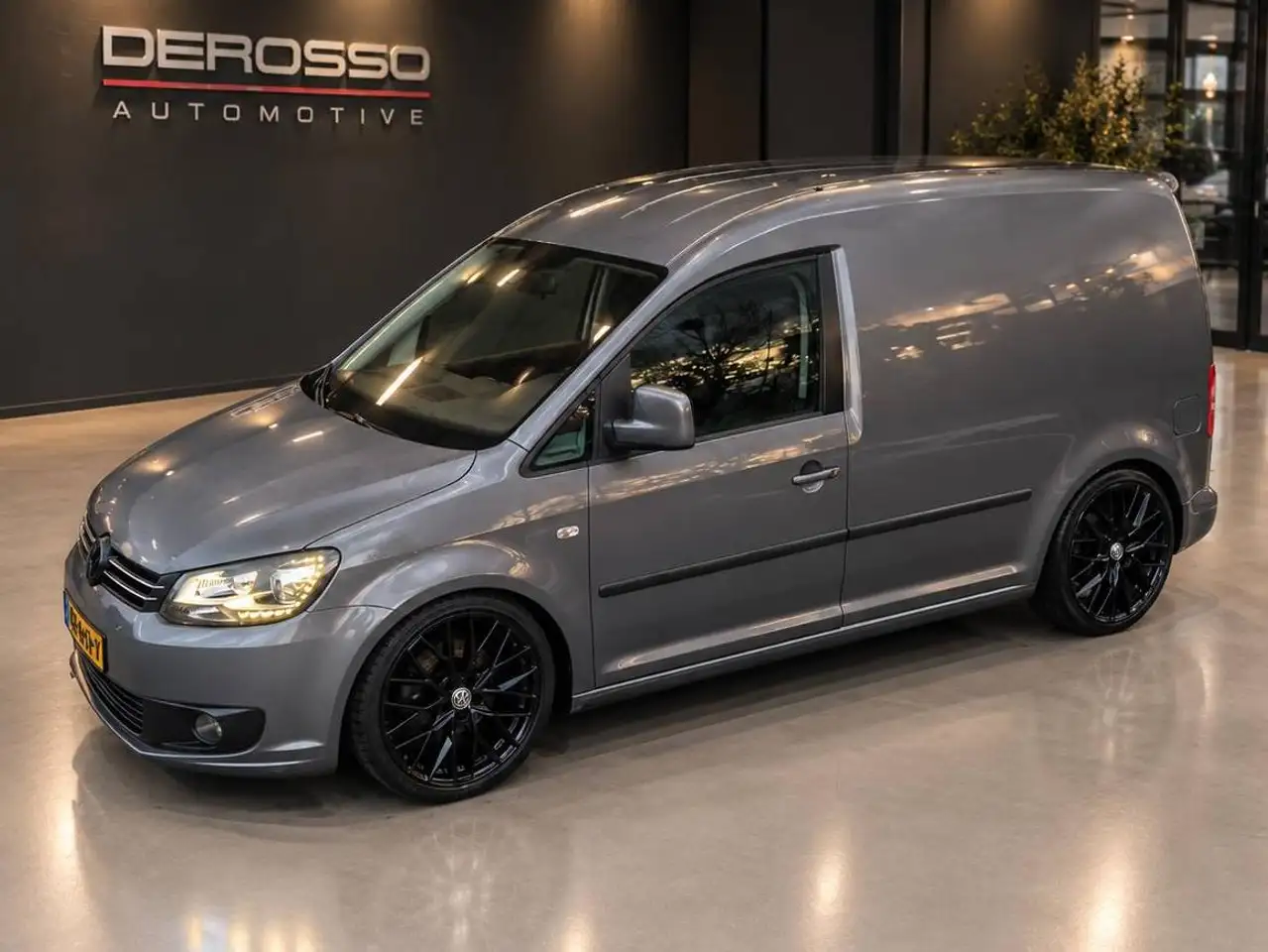 Volkswagen Caddy Caddy 2.0 TDI — photo 1 of 17