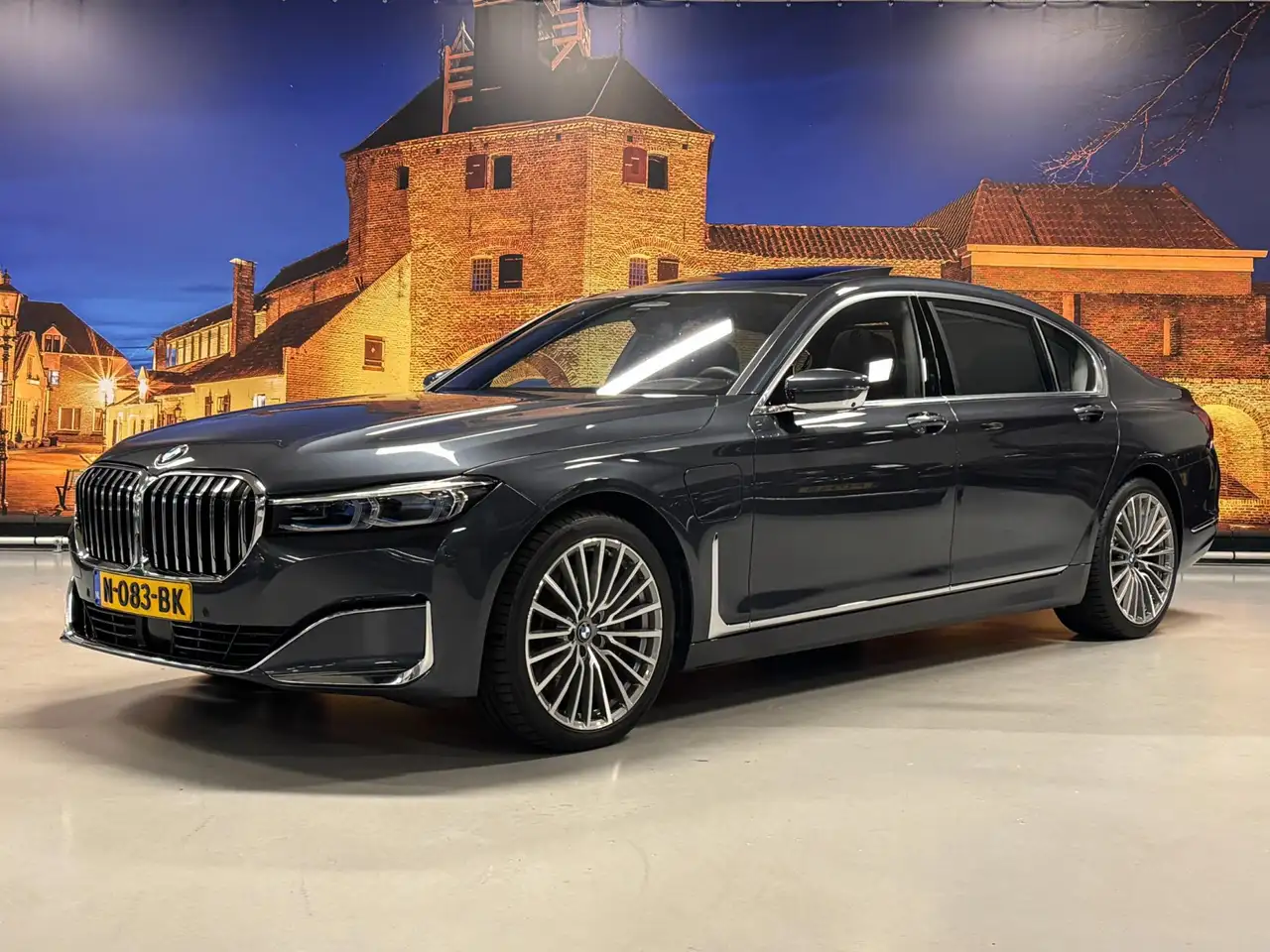 BMW 745 7-serie 745Le xDrive High Exe Individual Panodak B — photo 1 of 40