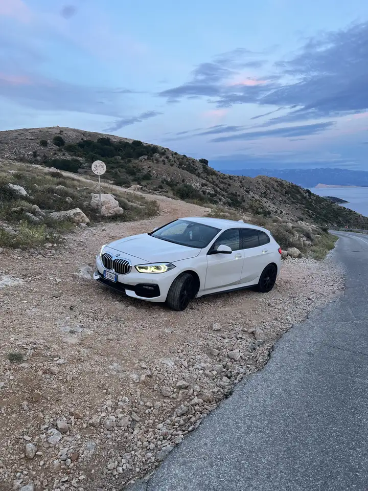 BMW 118 118d Sport — photo 1 of 5