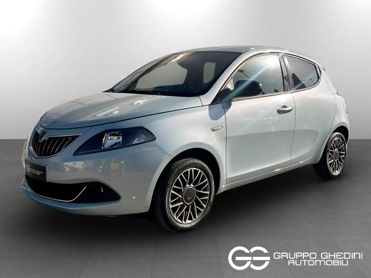 Lancia Ypsilon 1.0 FireFly Hybrid Gold — photo 1 of 15