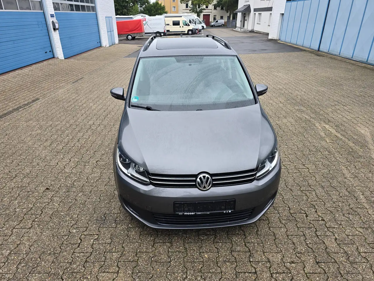 Volkswagen Touran Trendline — photo 1 of 15