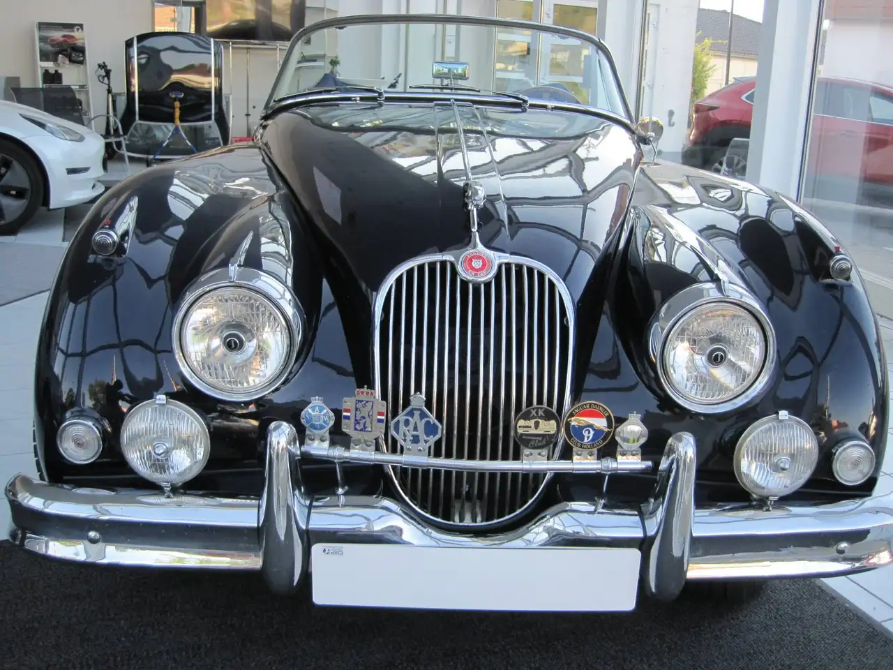 Jaguar XK 150 DHC — photo 1 of 40