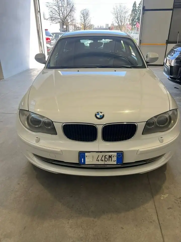 BMW 116 116d 3p 2.0 Futura 116cv dpf — photo 1 of 8