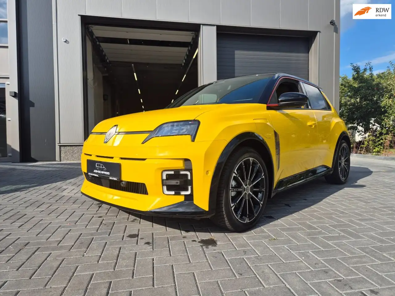 Renault Andra E-Tech Renault 5 E-Tech electric drive 110 kW Comf — photo 1 of 14