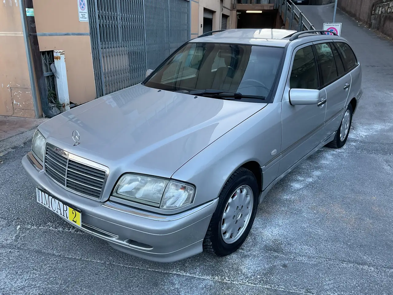Mercedes-Benz C 200 T Kompressor — photo 1 of 14