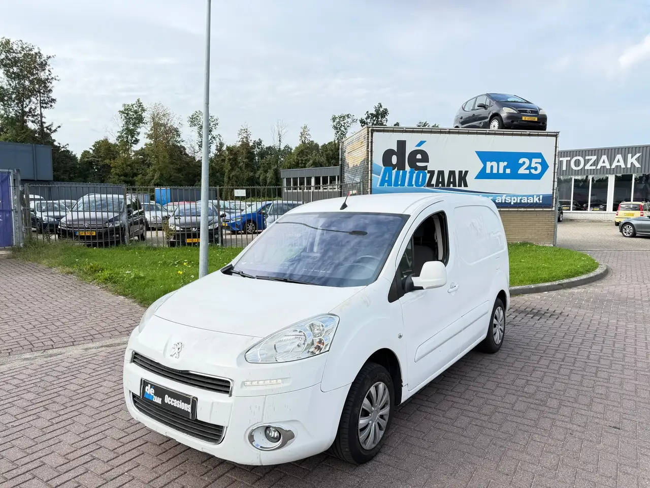 Peugeot Partner 120 1.6 e-HDI L1 Navteq — photo 1 of 10