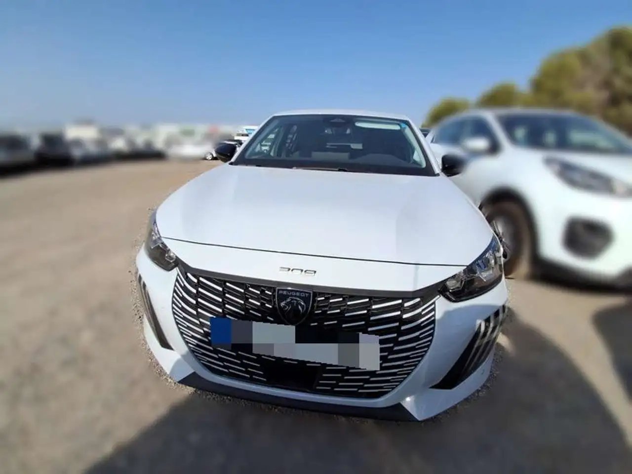 Peugeot 208 Allure Puretech 100 — photo 1 of 14