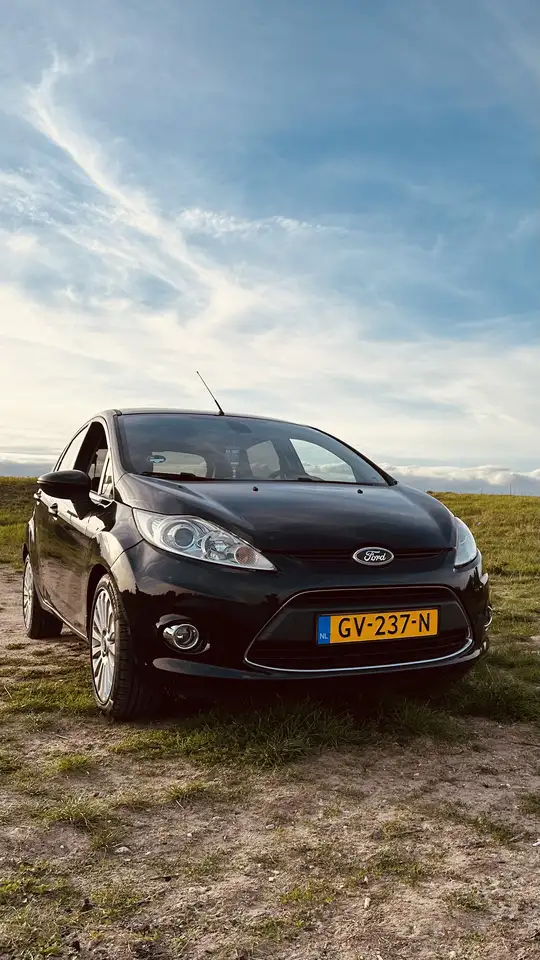 Ford Fiesta 1.4 Titanium — photo 1 of 20