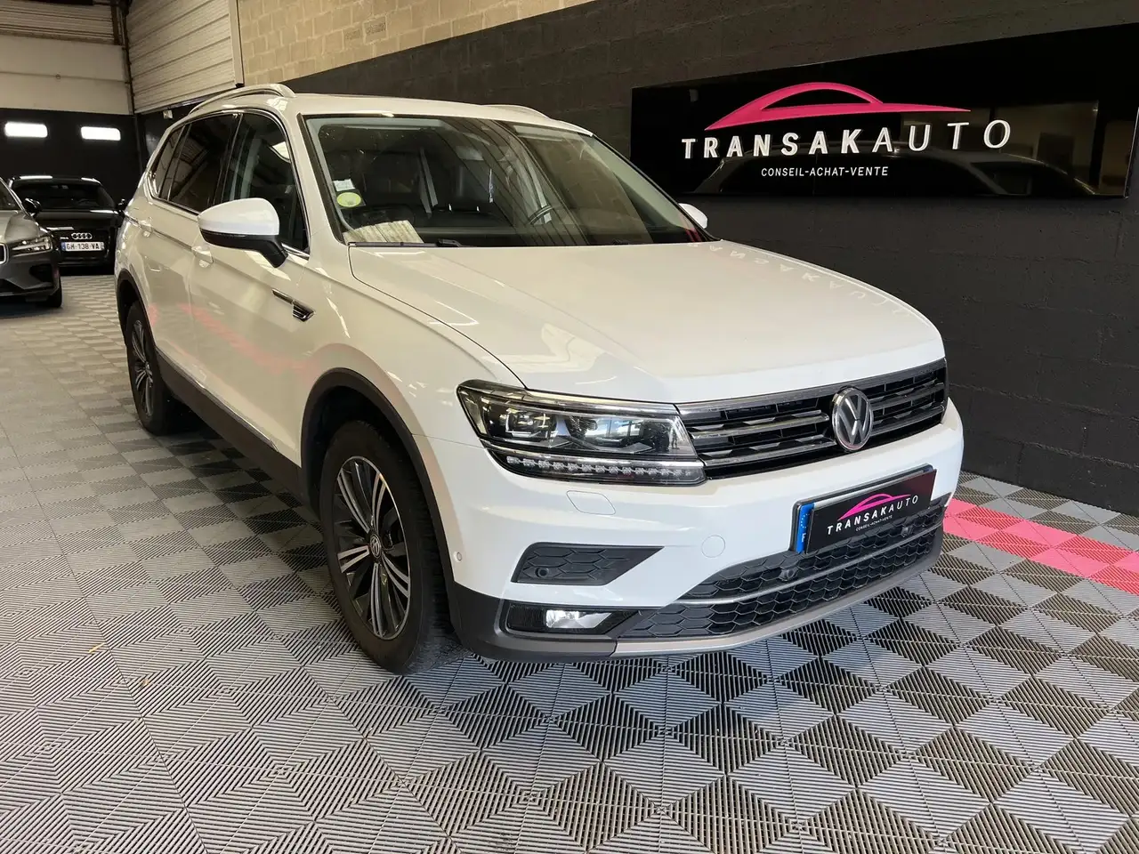 Volkswagen Tiguan Allspace Carat Exclusive 2.0 TDI 150 CV 7 places - Attelage Camera de recul CarPlay — photo 1 of 40