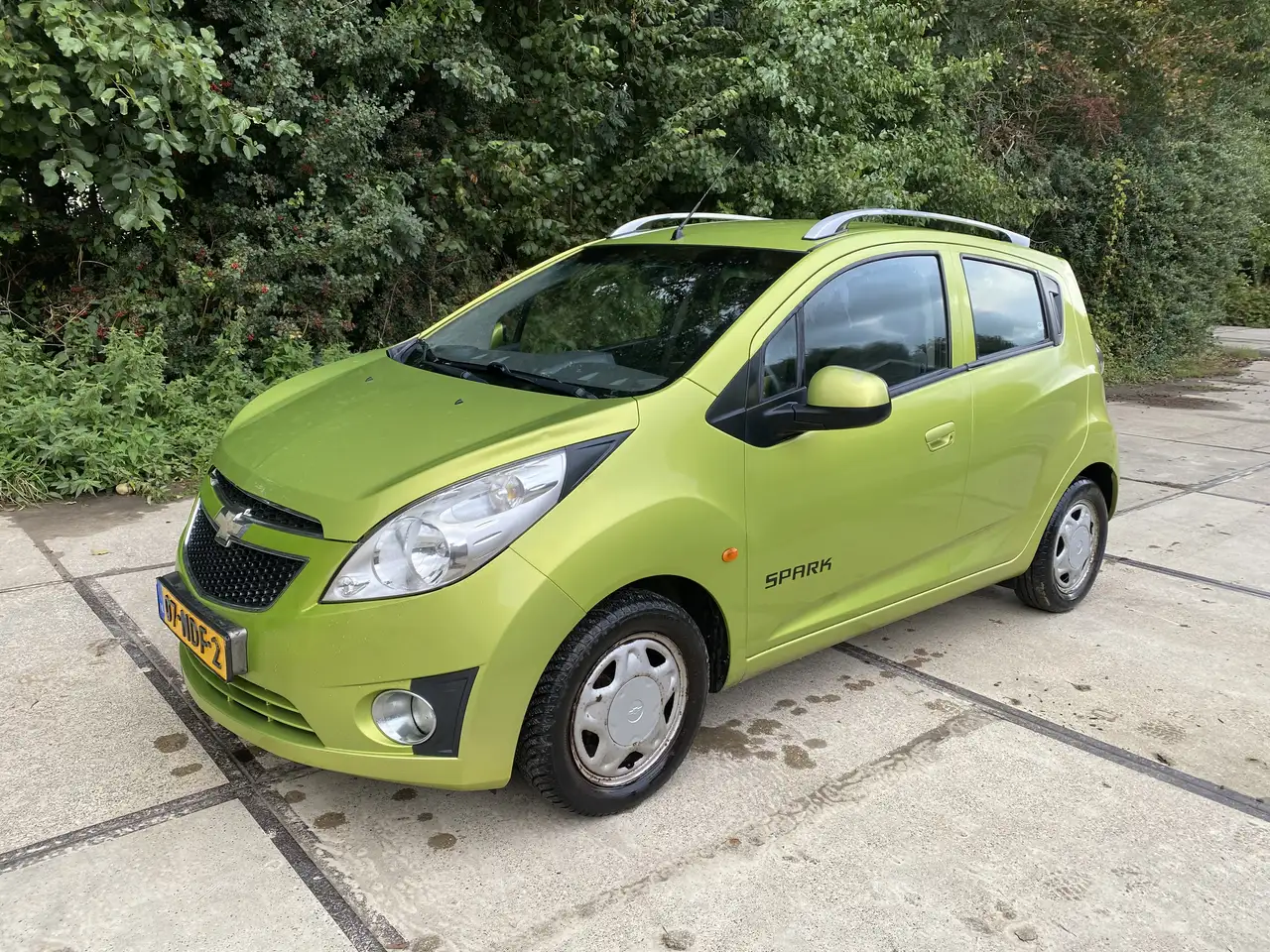 Chevrolet Spark 1.0 LS — photo 1 of 10