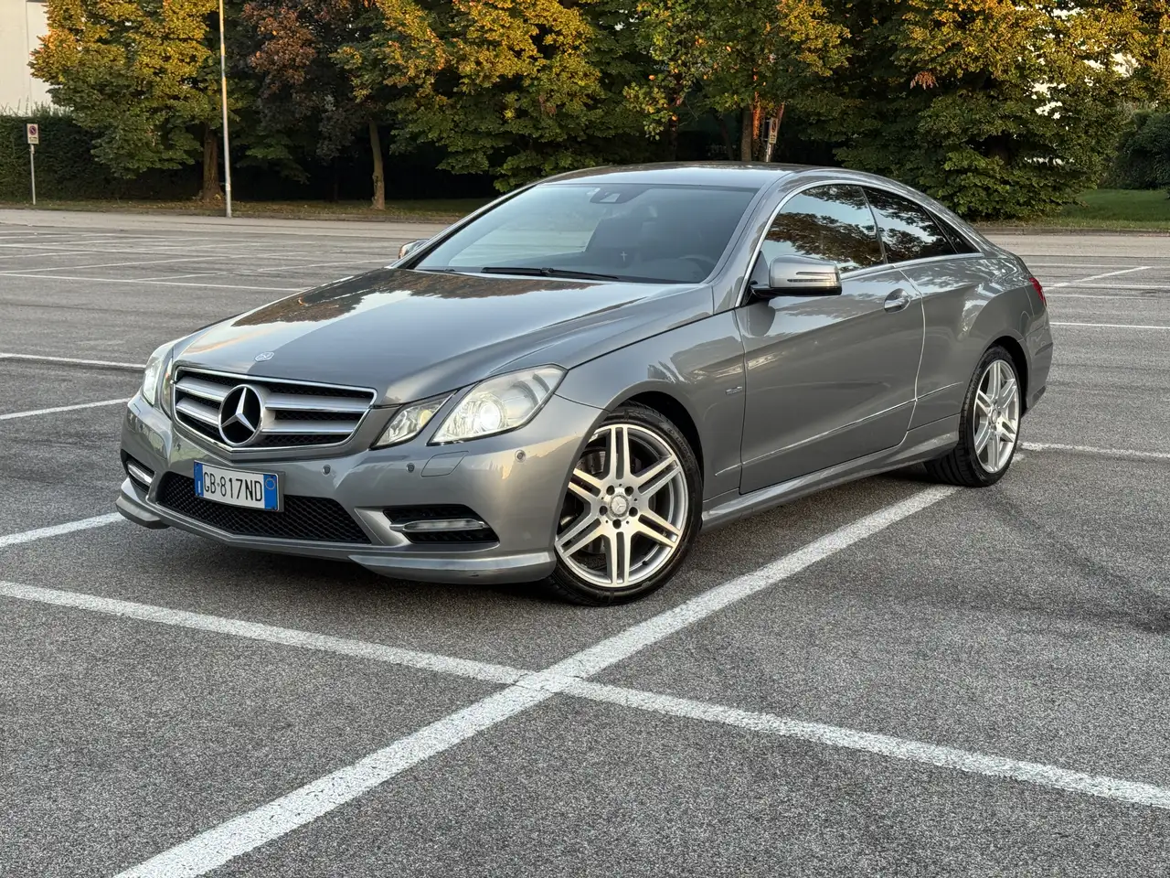Mercedes-Benz E 250 AMG — photo 1 of 11