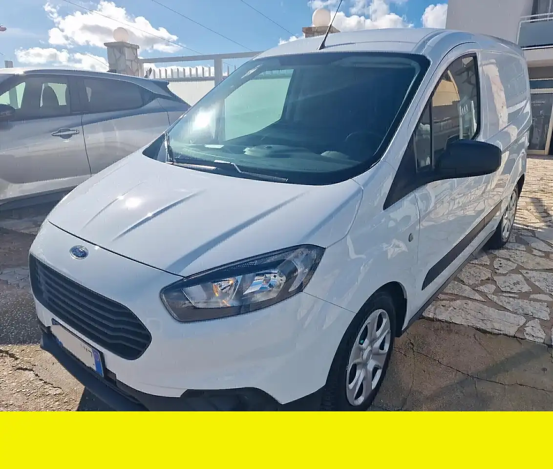 Ford Transit Courier — photo 1 of 13