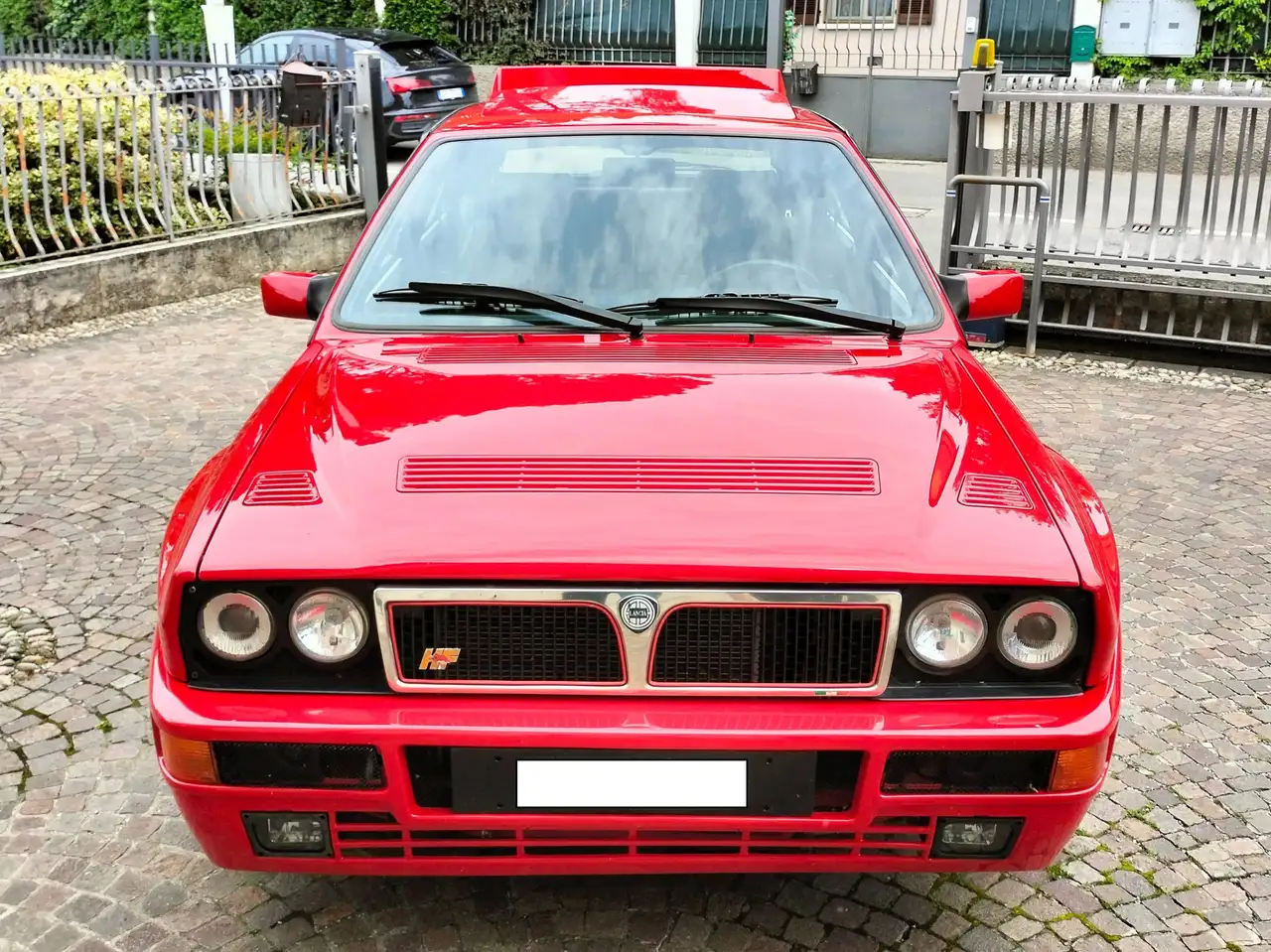 Lancia Delta Delta 2.0 16v HF Integrale Evoluzione — photo 1 of 15