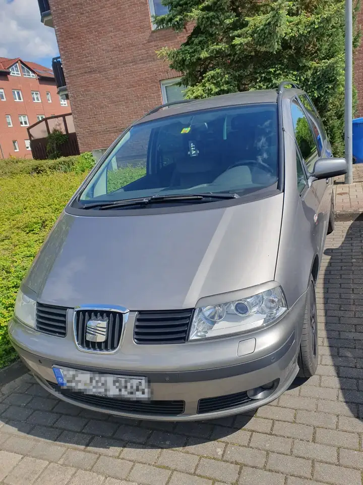SEAT Alhambra 2.0 TDI DPF Exlusive TÜV 12/27 — photo 1 of 12