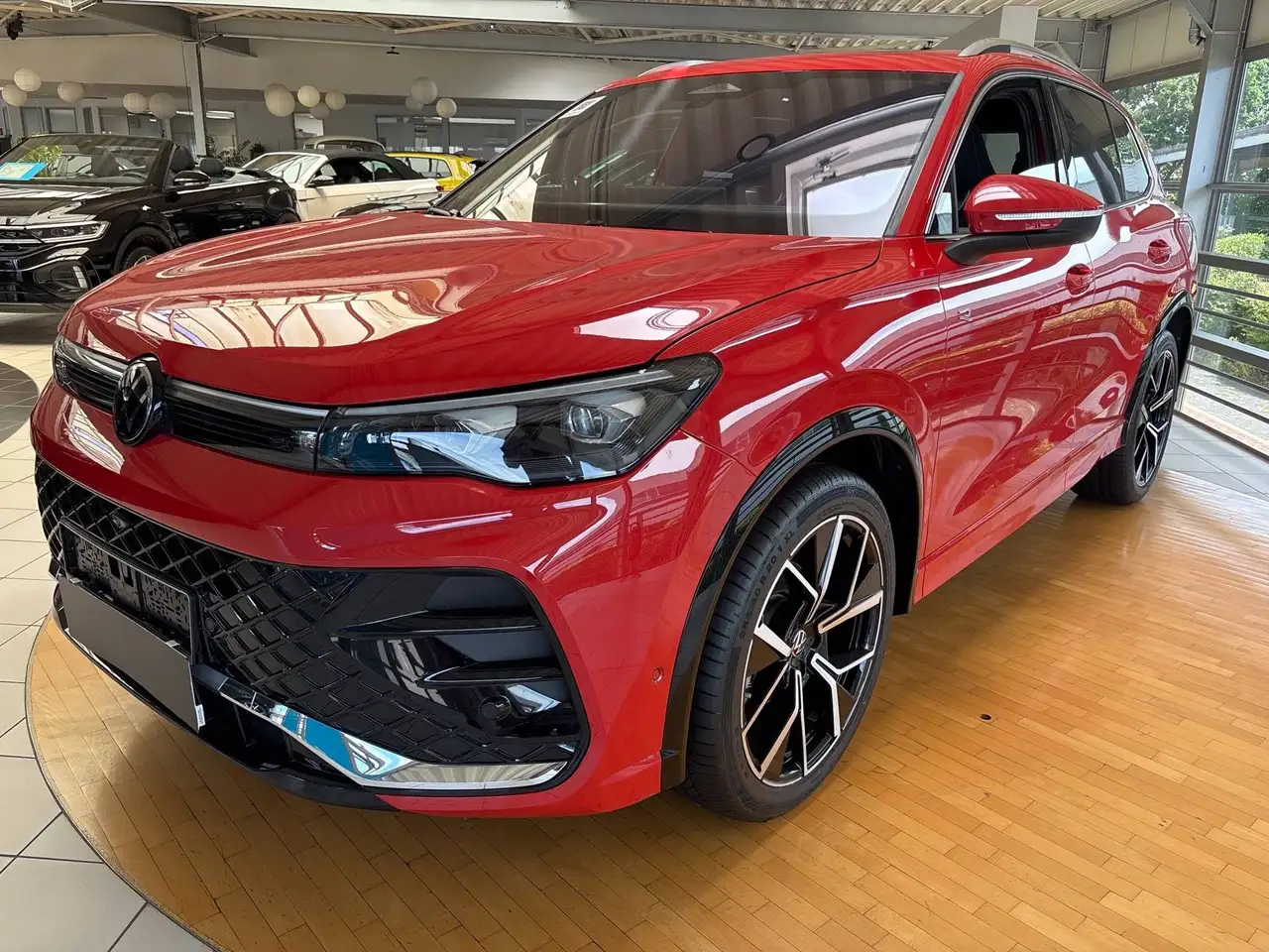 Volkswagen Tiguan 1.5 eTSI 110 kW R-Line — photo 1 of 28