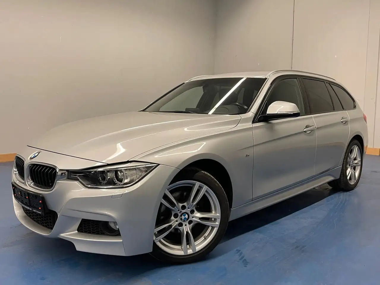 BMW 320 i M-Sportpaket xDrive 4x4 TÜV/SERVICE/GARANT. — photo 1 of 25