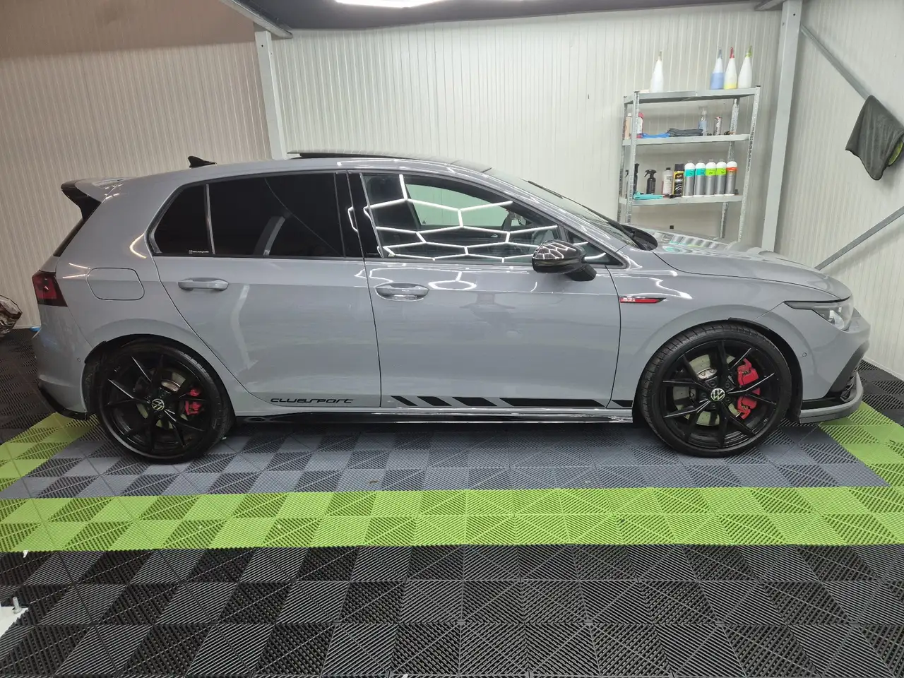 Volkswagen Golf GTI 2.0 TSI OPF DSG Clubsport black edition — photo 1 of 7
