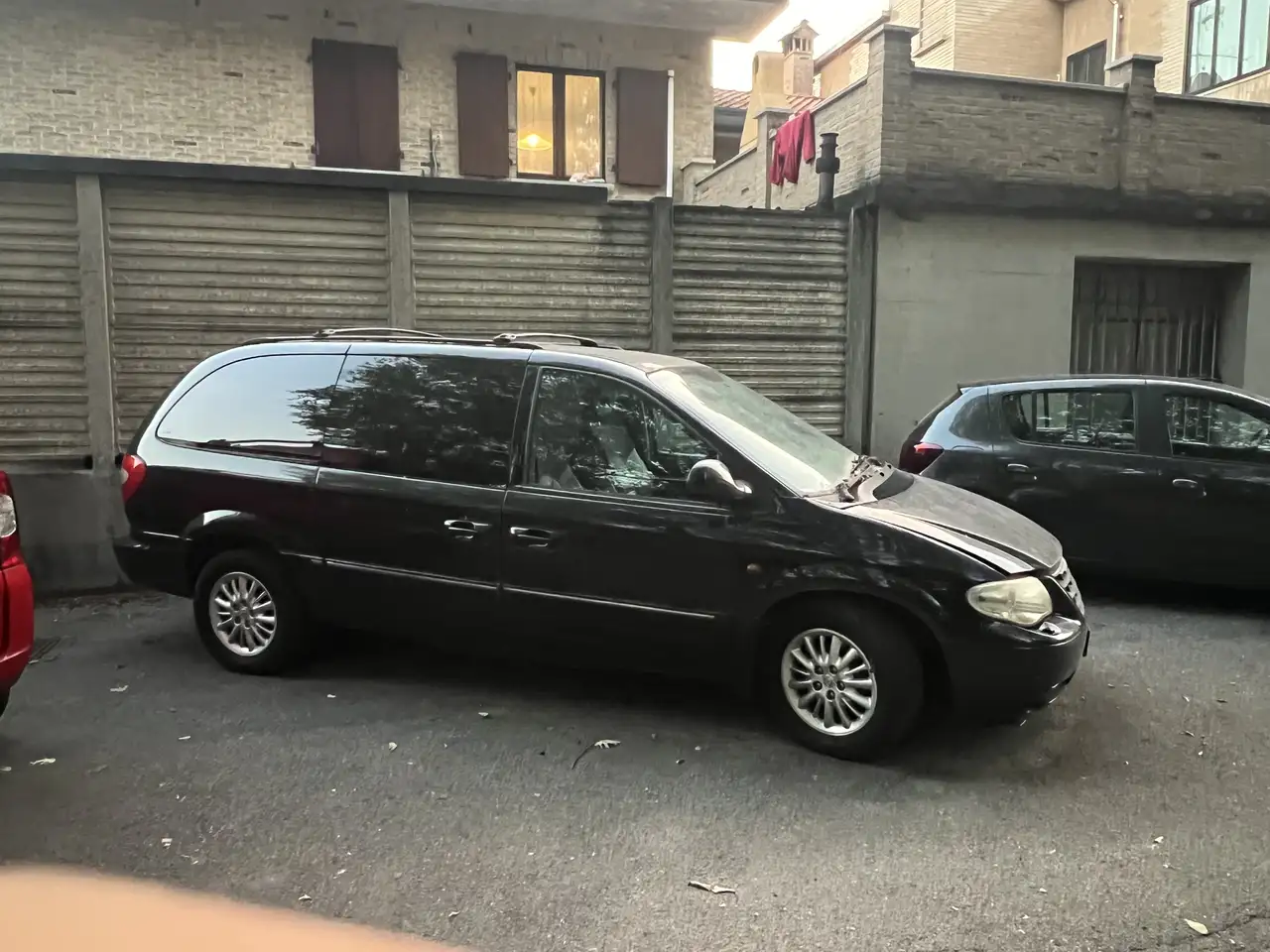 Chrysler Grand Voyager 2.8 CRD Automatik Limited — photo 1 of 5