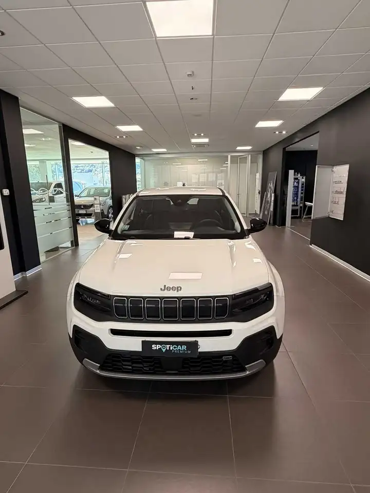 Jeep Avenger 1.2 Turbo 100 CV Altitude — photo 1 of 18