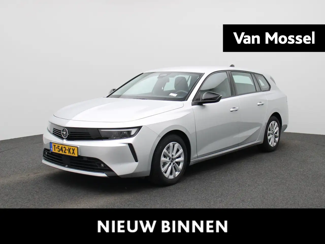 Opel Astra Sports Tourer 1.2 Edition Trekhaak | Navi | LMV | — photo 1 of 15