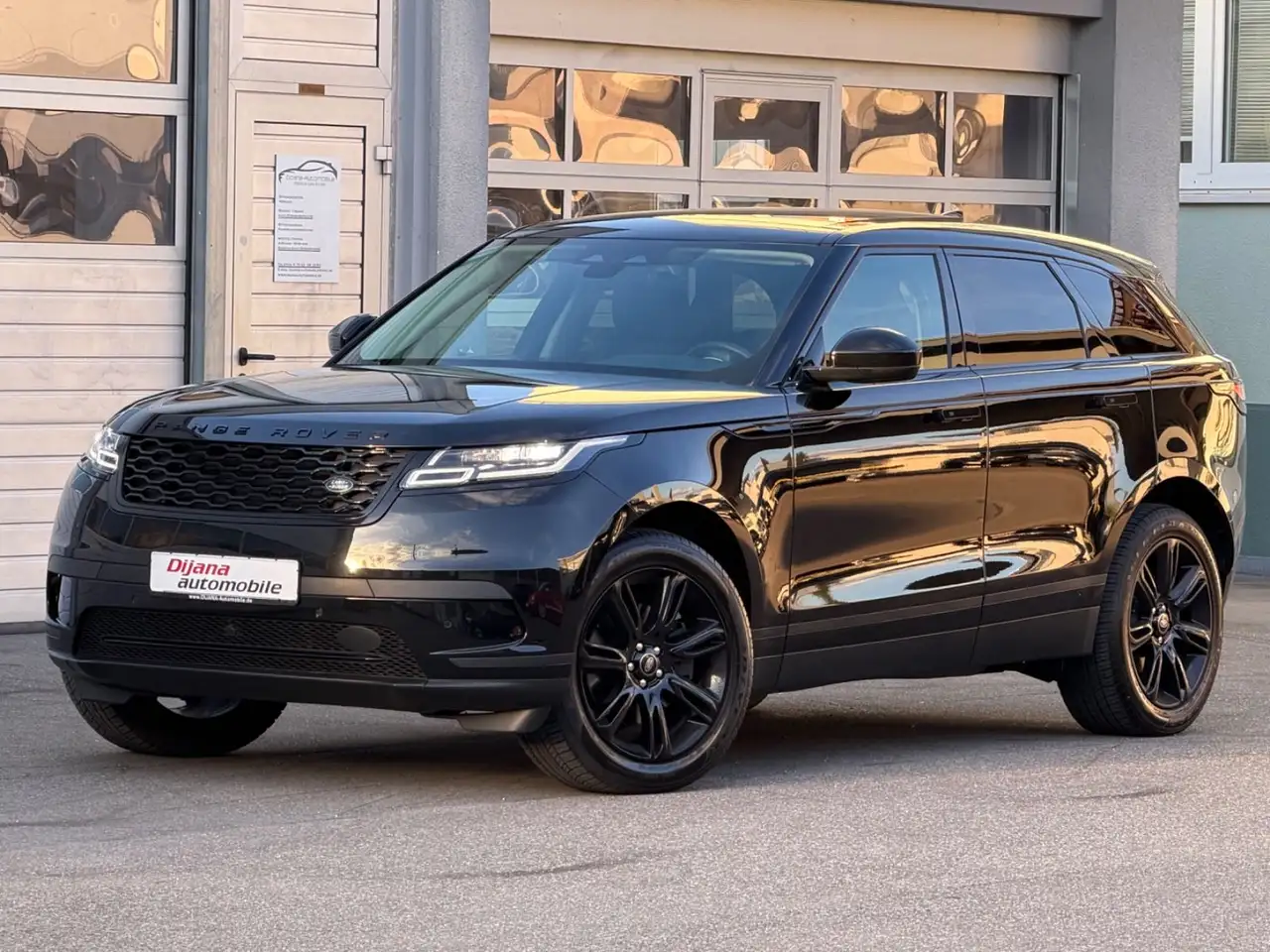 Land Rover Range Rover Velar Velar D200 R-Dynamic Black Pano Leder 1Hd wieNEU — photo 1 of 25