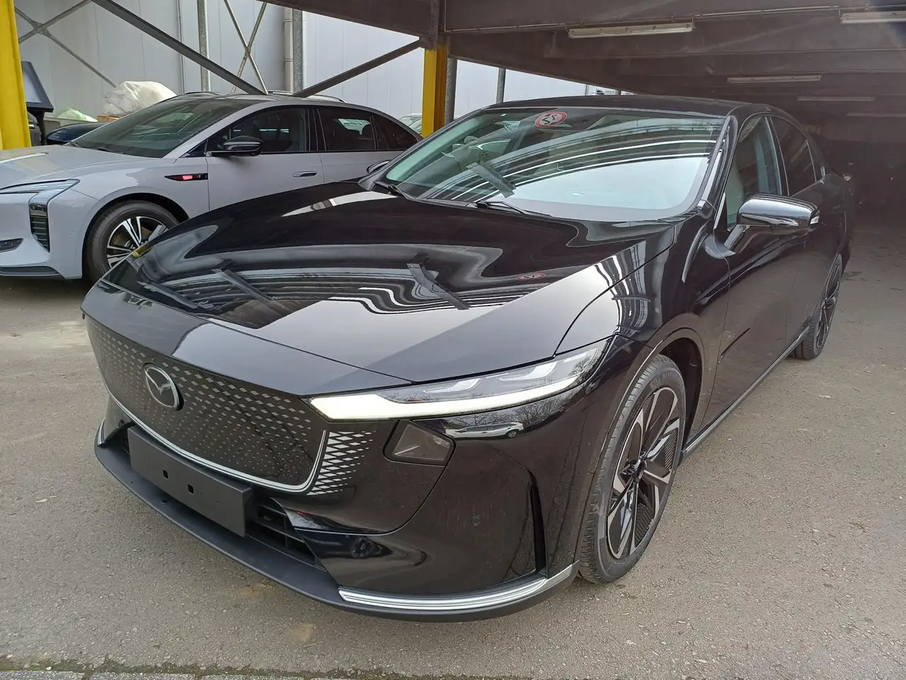Mazda 6e Mazda BEV 68.8 kWh 190kW Takumi — photo 1 of 9