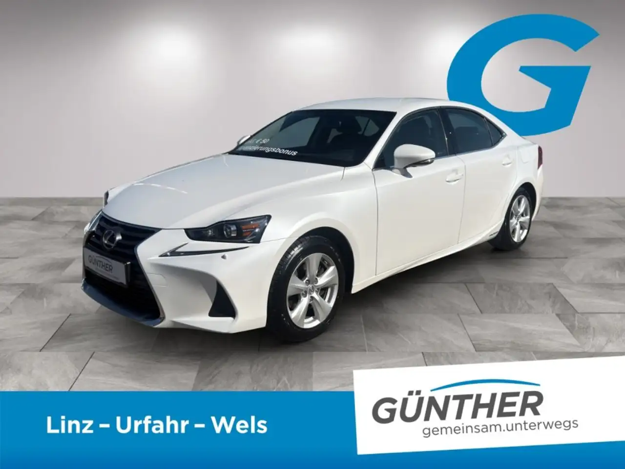 Lexus IS 300 IS Hybrid 300h Privilege — photo 1 of 20