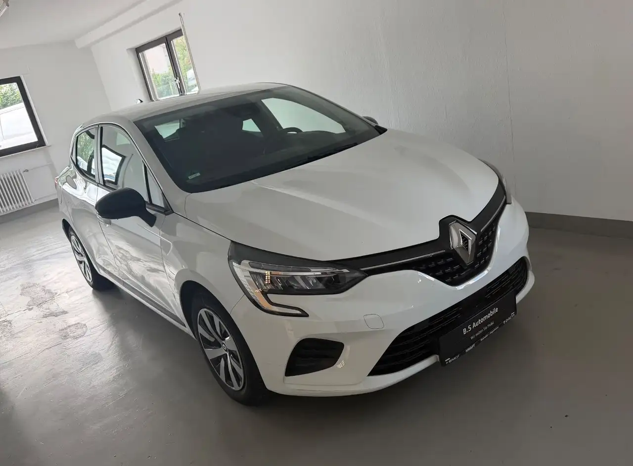 Renault Clio E-TECH Hybrid quilibre LED — photo 1 of 15