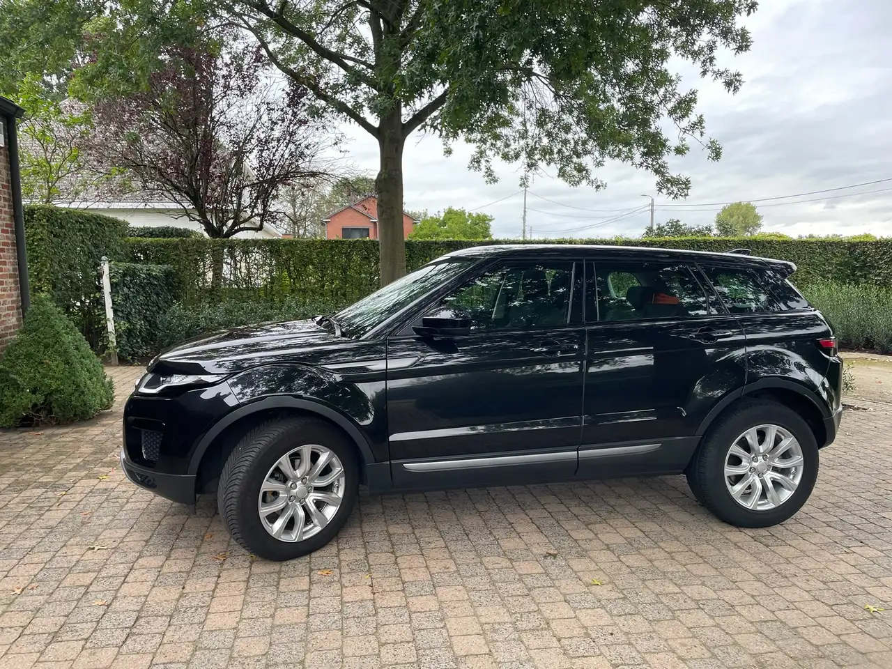 Land Rover Range Rover Evoque Evoque 2.0 eD4 2WD Pure (EU6d-TEMP) — photo 1 of 8