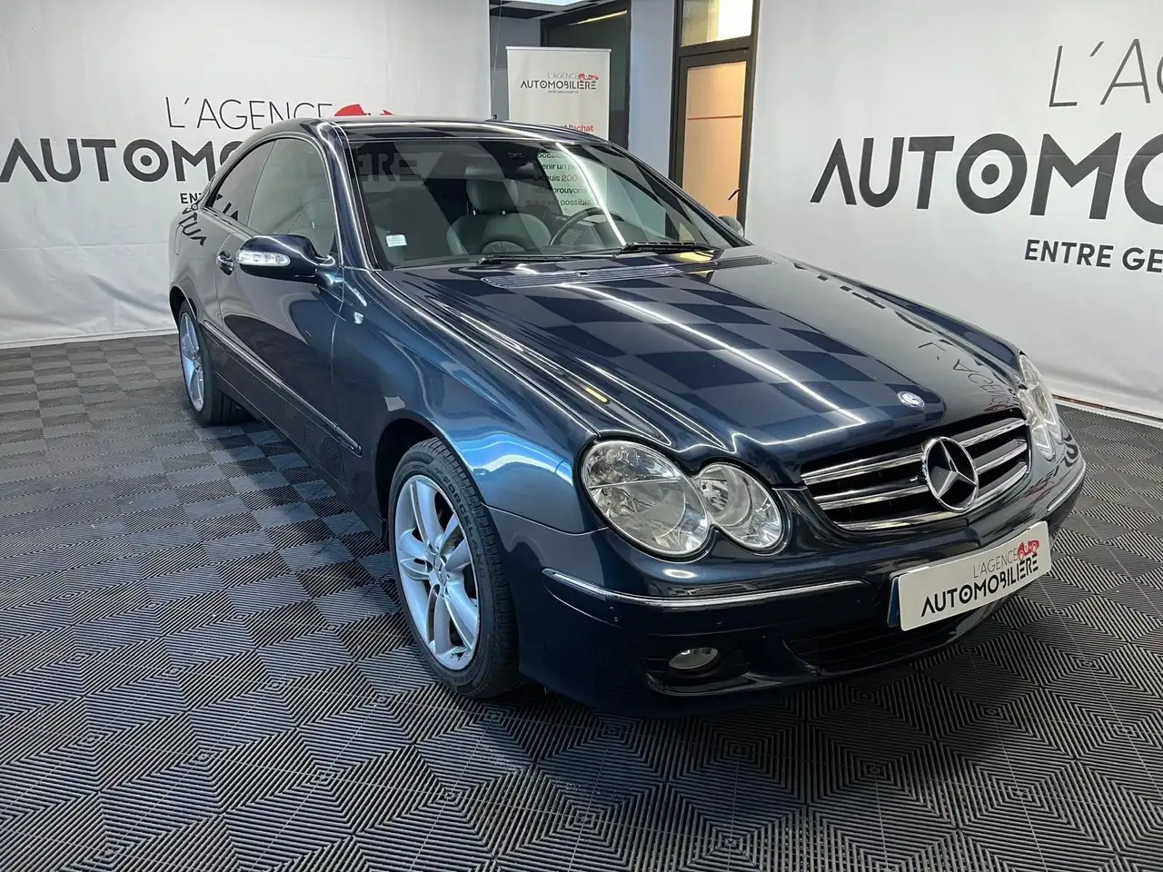 Mercedes-Benz CLK 220 CDI Avantgarde — photo 1 of 22