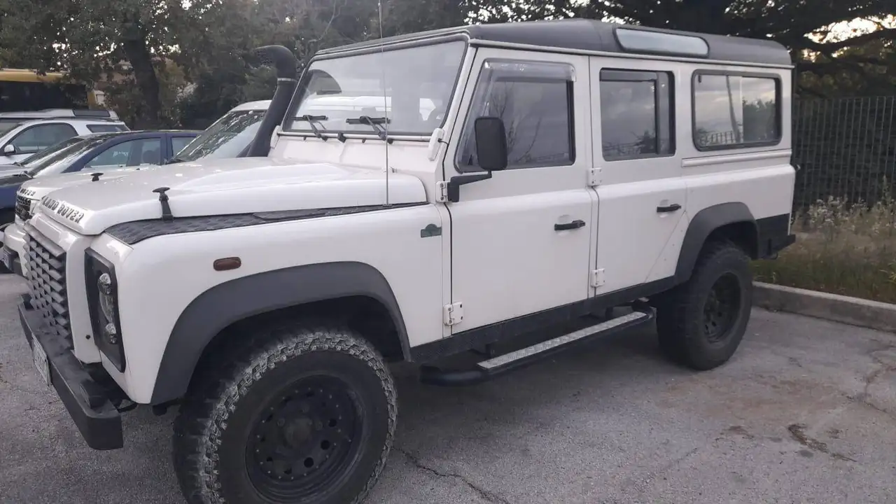 Land Rover Defender Defender VI 2007 110/130 110 2.4 td S SW — photo 1 of 6