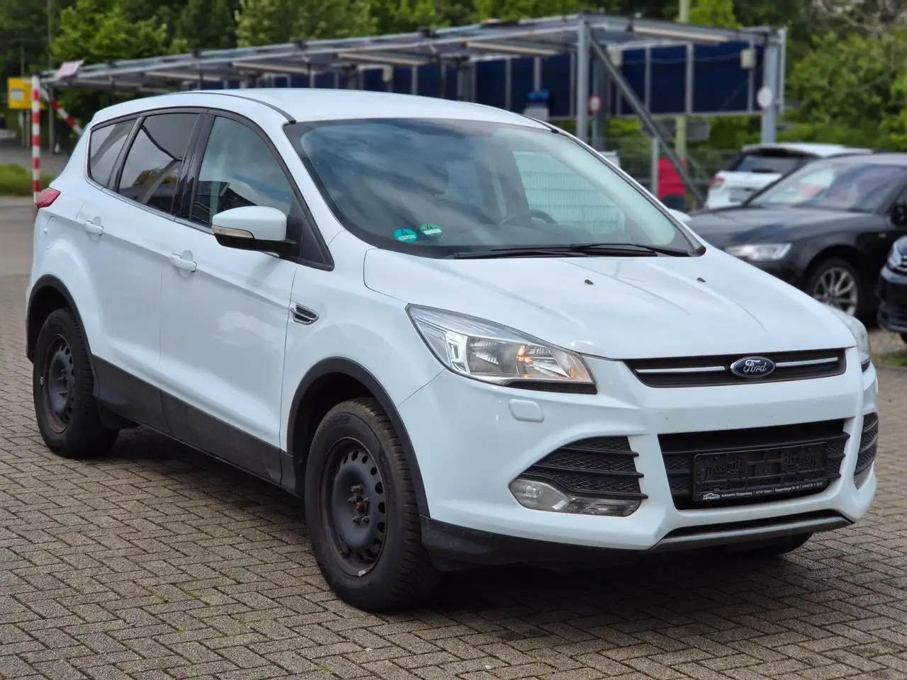 Ford Kuga 1.5 EcoBoost/Klima/AHK/3.Hand/Garantie — photo 1 of 33