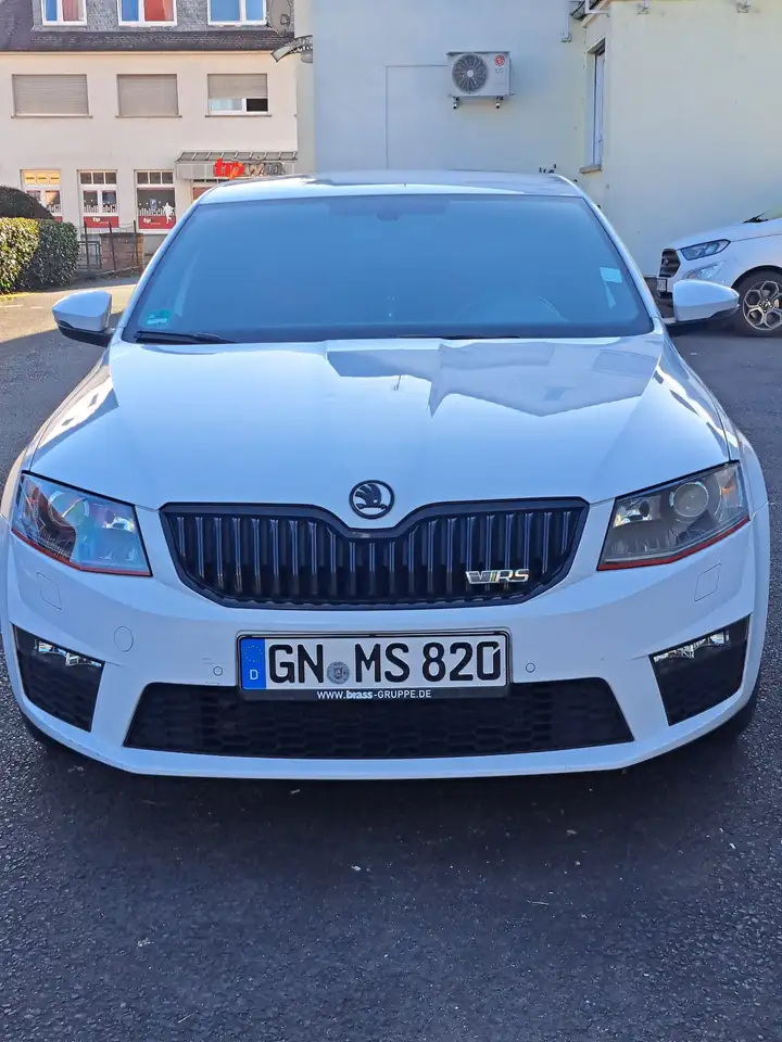 Skoda Octavia 2.0 TDI (Green tec) RS — photo 1 of 16