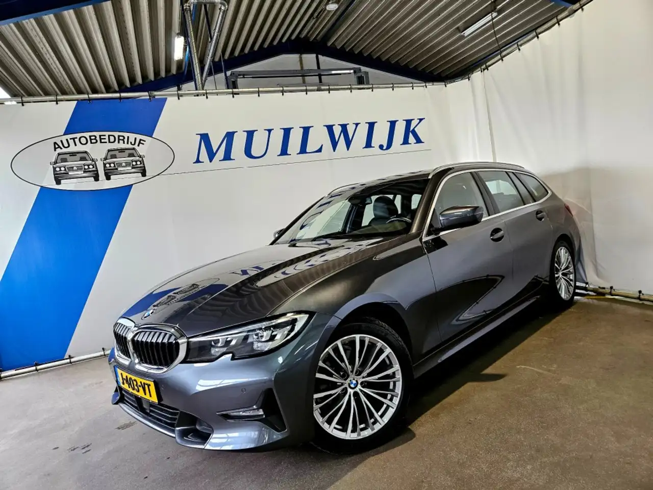 BMW 318 Touring 318i Executive Edition / Trekhaak / Full L — photo 1 of 40