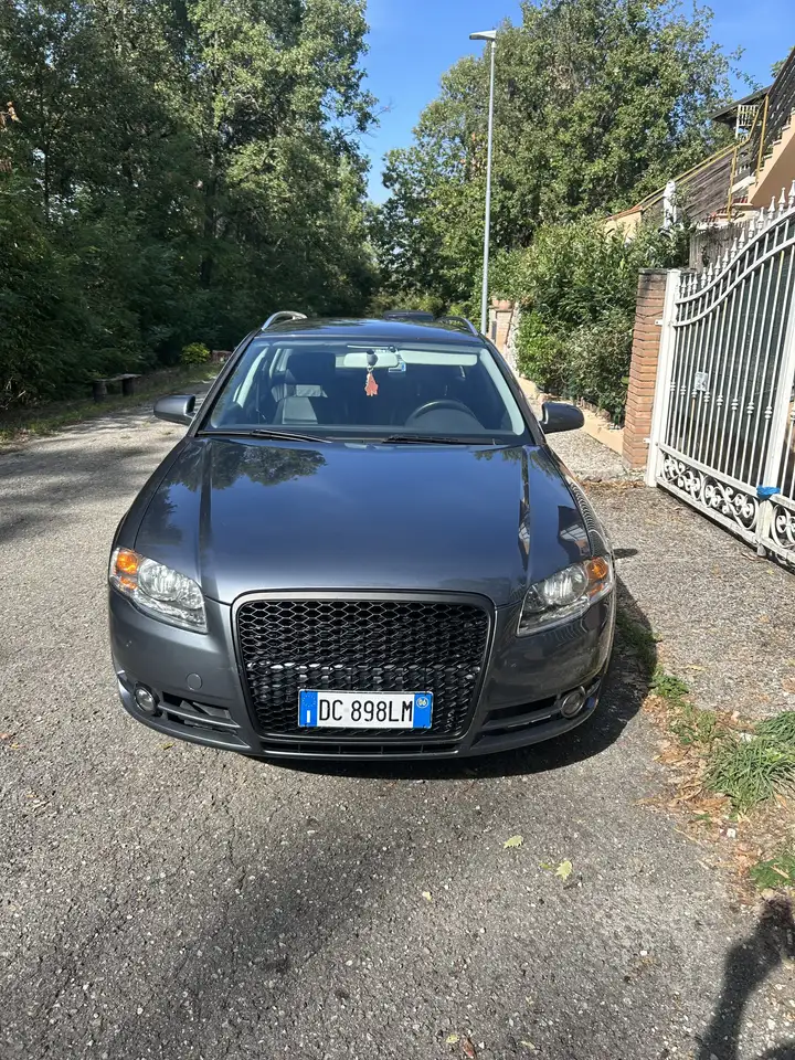 Audi A4 Avant 3.0 TDI quattro tiptronic — photo 1 of 12