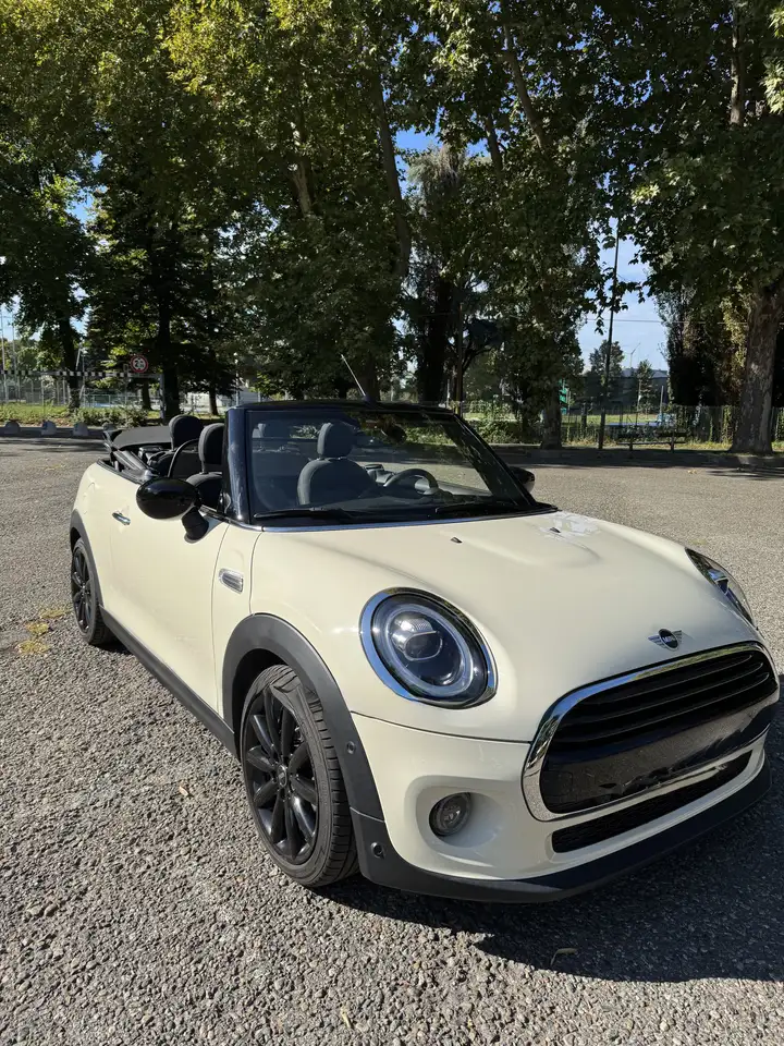MINI Cooper Cabrio 1.5 Hype auto — photo 1 of 15
