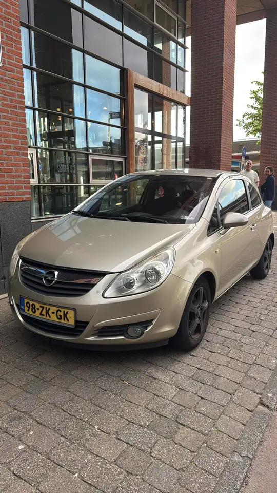 Opel Corsa 1.4 16V Edition — photo 1 of 8