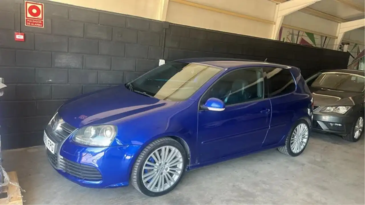 Volkswagen Golf 3.2 V6 R32 4Motion — photo 1 of 5