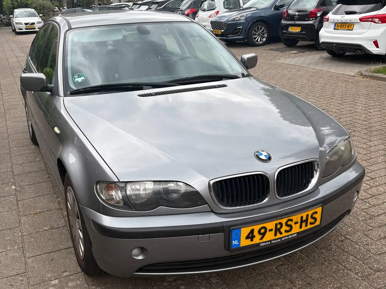 BMW 330 330 316i Black — photo 1 of 2