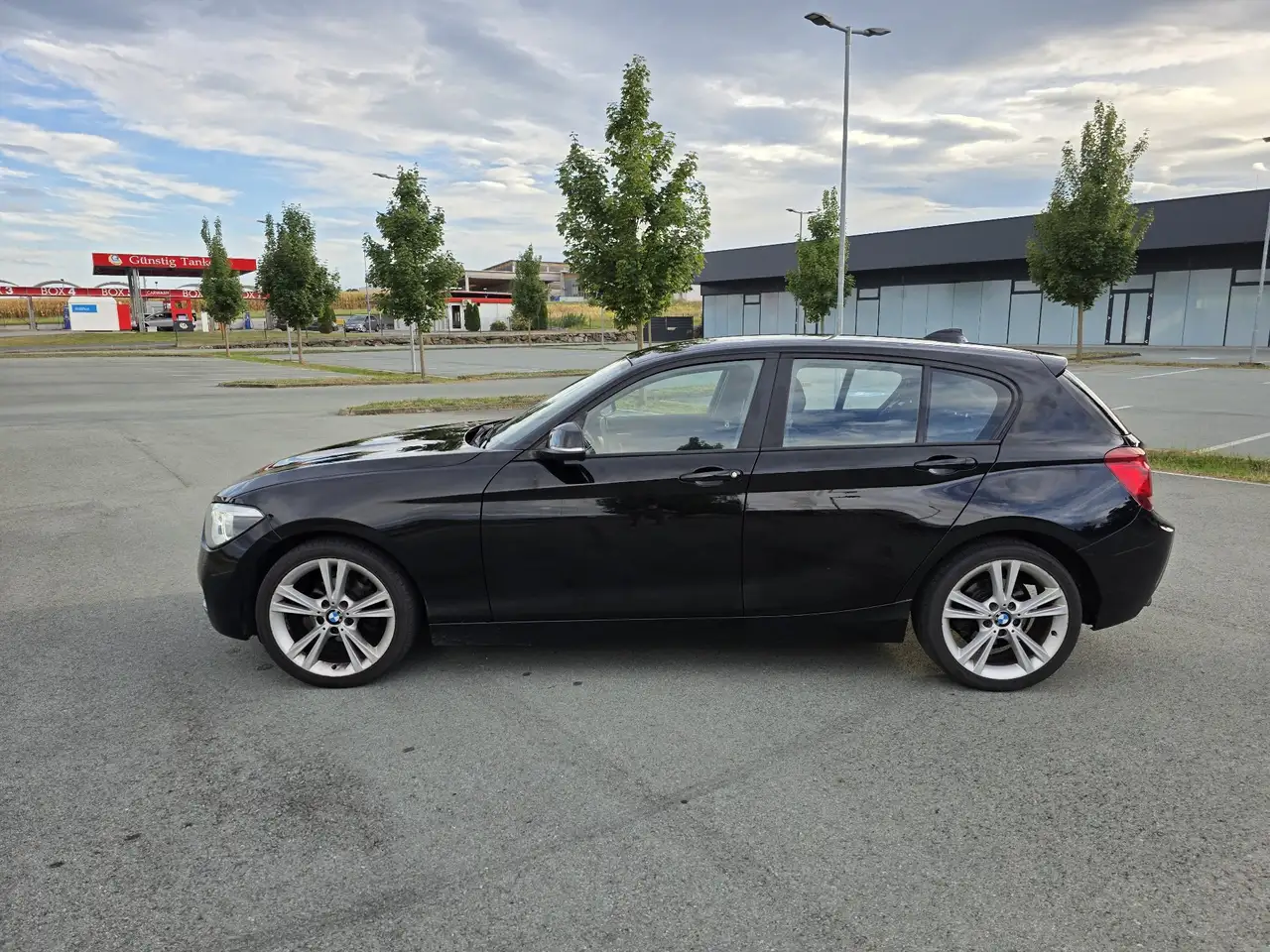 BMW 116 116d — photo 1 of 12