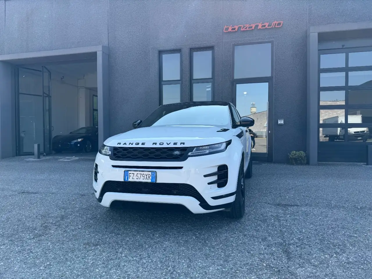 Land Rover Range Rover Evoque 2.0d i4 mhev HSE awd 240cv auto — photo 1 of 15