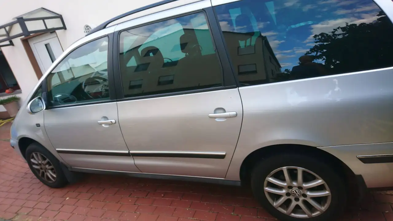 Volkswagen Sharan Sharan Diesel 1.9 TDI Comfortline — photo 1 of 7
