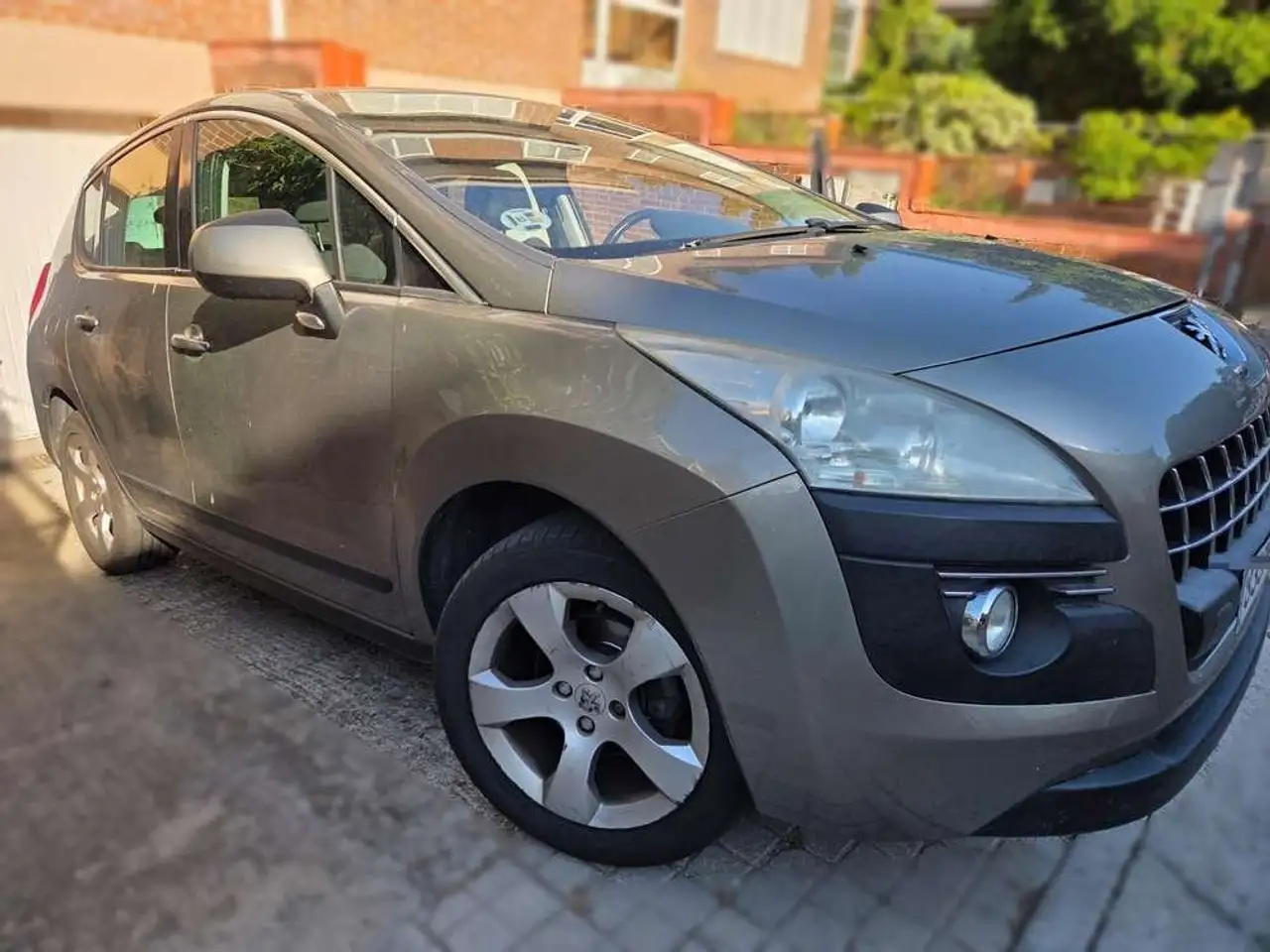 Peugeot 3008 Confort 1.6 HDI 110 FAP — photo 1 of 9