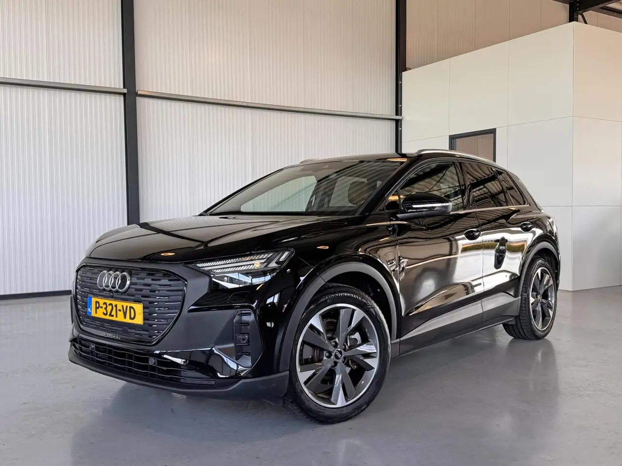 Audi Q4 e-tron 40 e-tron Launch Edition 150kW/77 kWh|Matrix LED|2 — photo 1 of 39