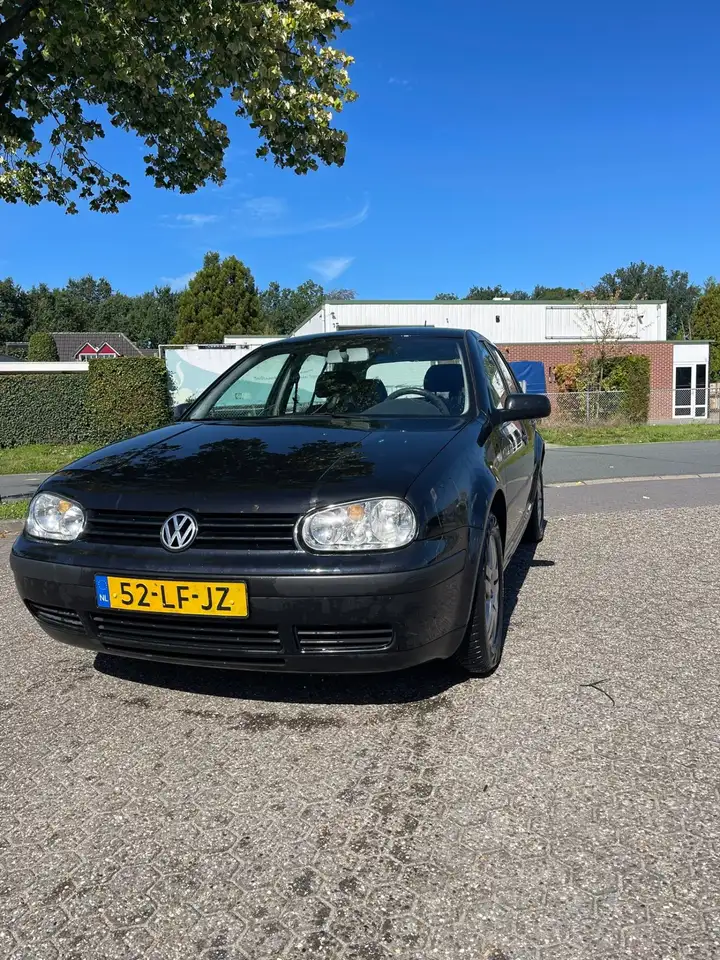 Volkswagen Golf 1.6-16V — photo 1 of 20
