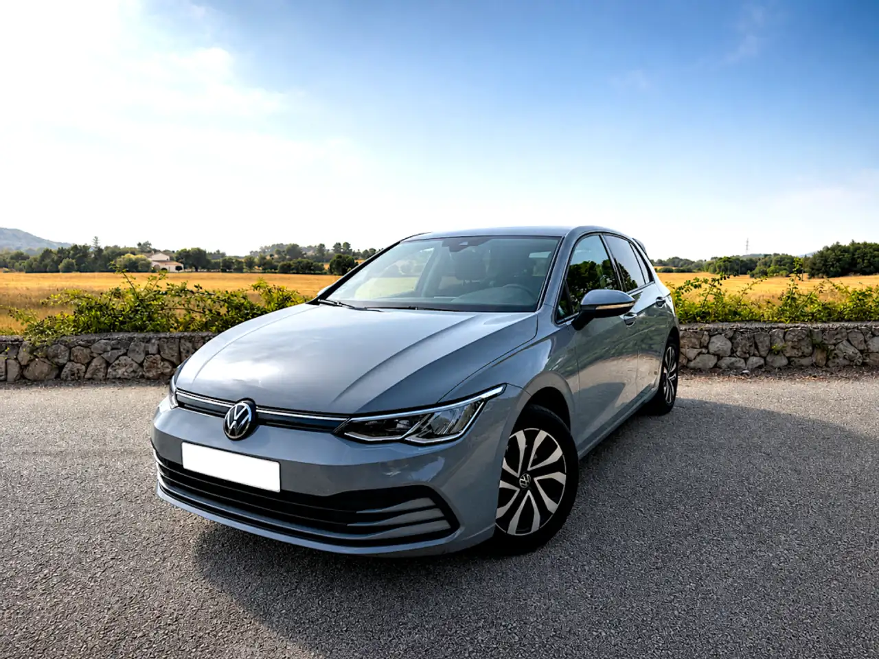 Volkswagen Golf 1.0 TSI 81kW — photo 1 of 8