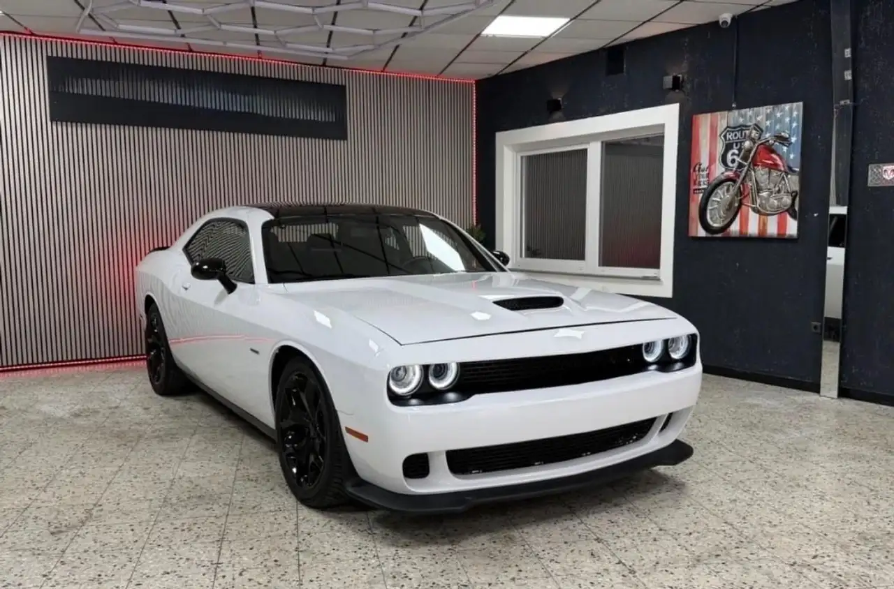 Dodge Challenger R-T Night Edition V8 5.7 HEMI — photo 1 of 12