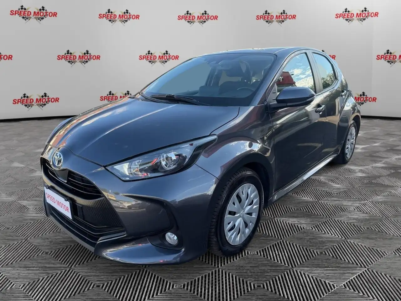 Toyota Yaris Hybrid 115 Active, RETRO, PRONTA CONSEGNA! — photo 1 of 15