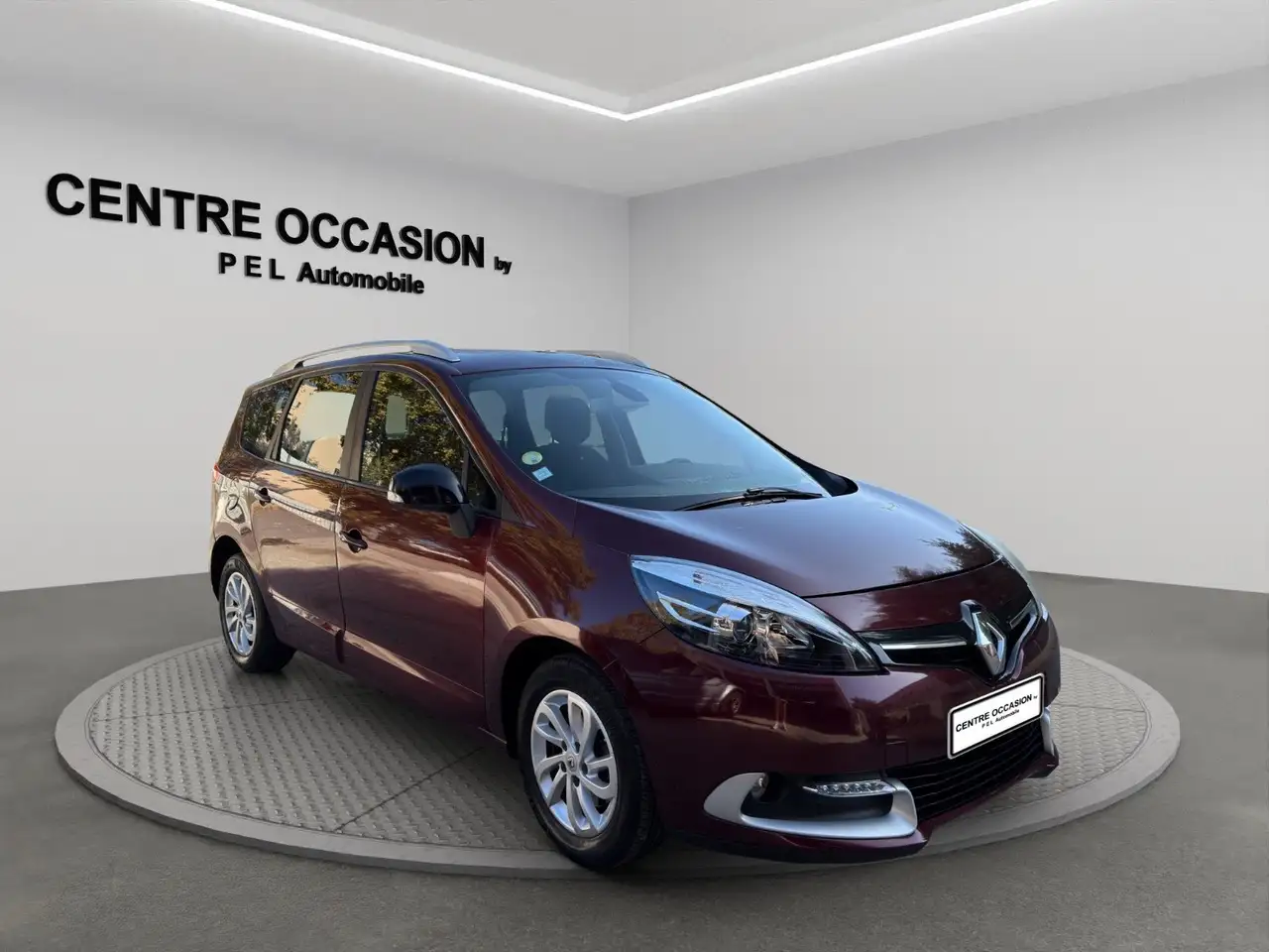 Renault Grand Scenic III 1.6 DCI 130 – 7 PLACES – — photo 1 of 17